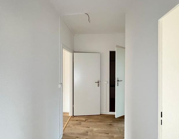 3 ZIMMER-WOHNUNG - Balkon, moderne EBK & 65 Zoll Fernseher (kostenlos) - Photo 1