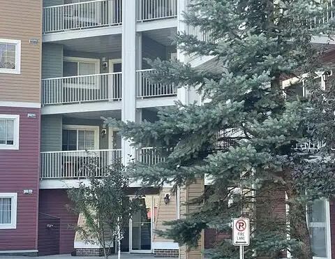 Top Floor Courtyard Facing Condo 587.433.8366 — 1 Bedroom Condo Unit - Photo 1