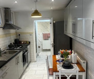 1 Bed Flat, London, E13 - Photo 6