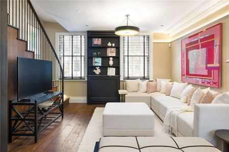 A beautifully re-developed five-bedroom townhouse on Lonsdale Road - Photo 5