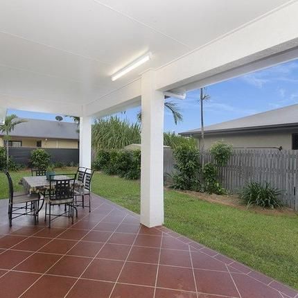 Spacious Entertainer In Quiet And Convenient Location - Photo 4