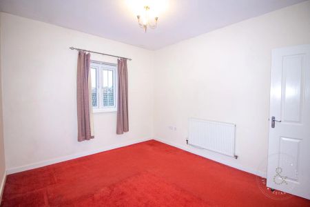 1 Bedroom Flat - Purpose Built - Photo 2