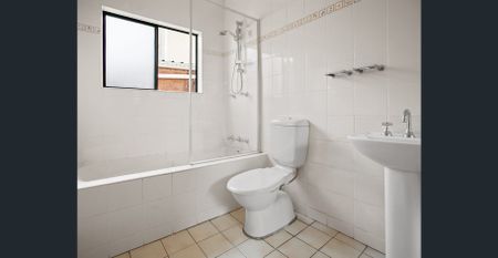 Ideal family living with an abundance of space - Photo 5