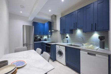 3 bedroom flat in London - Photo 5