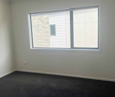 Sunny 3 bedroom townhouse for rent! - Photo 3