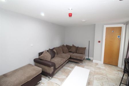 8 bedroom house to rent - Photo 2