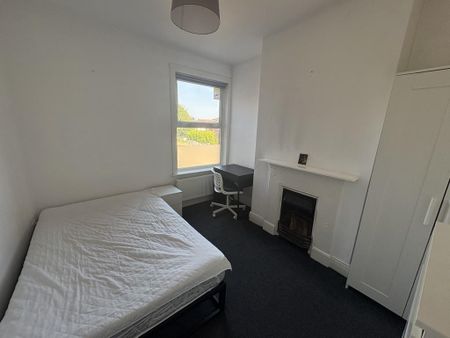 1 bedroom in a house share to rent - Photo 4