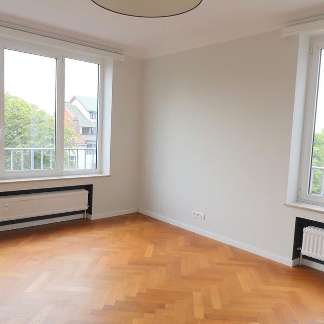 Appartement te huur in Ukkel voor € 2.350 met 3 slaapkamers - Photo 1