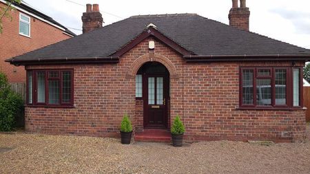 2 bedroom detached bungalow to rent - Photo 2
