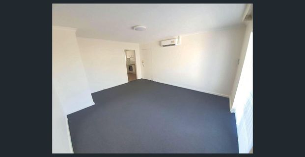 RENOVATED APARTMENT WITH SPLIT SYSTEM - Photo 1