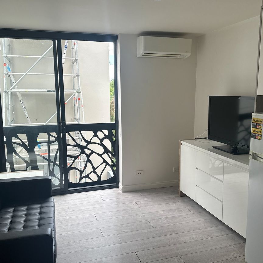 South Yarra's modern retreat - Photo 1