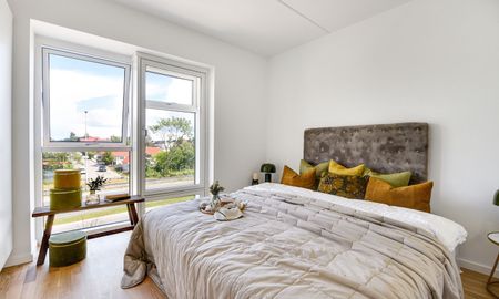 Stilfuld 2-værelses lejlighed med egen terrasse og stor stue - Photo 4