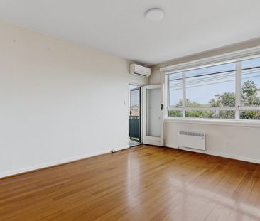 Two-Bedroom Apartment Close to the Action - Photo 4