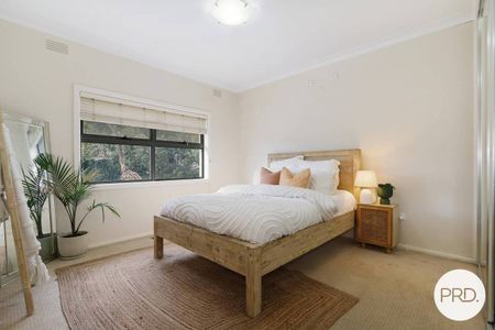 BEAUTIFUL HOME WITH STUNNING VIEWS! - Photo 3