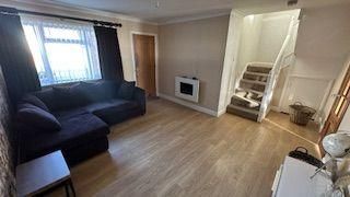 4 bedroom semi-detached house to rent - Photo 1