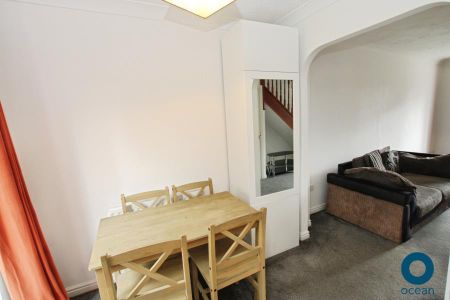 2 bedroom semi-detached house to rent - Photo 5