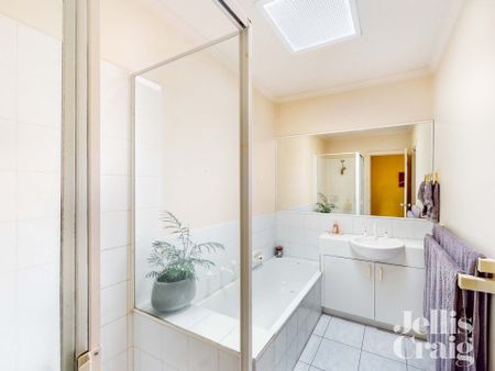 2/68 Fewster Road, Hampton - Photo 2
