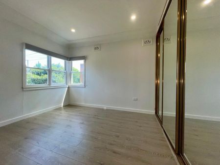 Renovated Three Bedroom Home in the Heart of Merrylands! - Photo 3