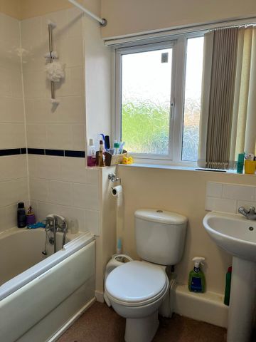 2 bedroom flat to rent - Photo 4