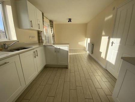 4 bedroom detached house to rent - Photo 4