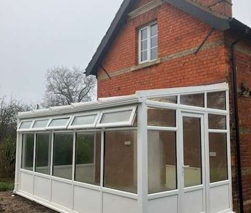 We are delighted to present this three-bedroom detached farmhouse, ... - Photo 4