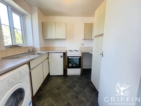 Conway Gardens, Grays, RM17 - Photo 1