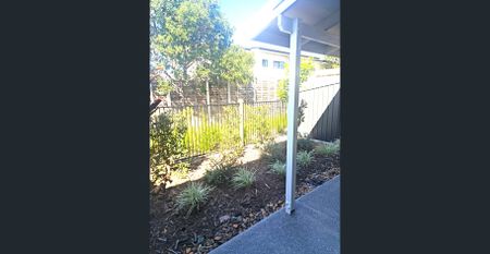 AVAILABLE 16/01/26 - 3 BEDROOM 2 BATH TOWNHOUSE WITH DUCTED AIR - Photo 4