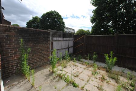 Peters Path, London - Photo 4