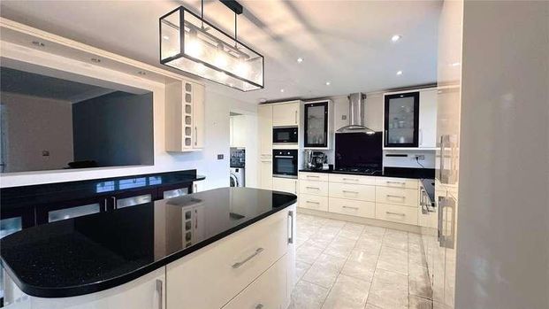Parkside Place, Staines-upon-thames, Surrey, TW18 - Photo 1