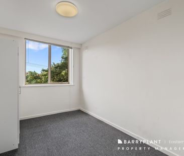 Location, Lifestyle & Convenience in the Heart of Box Hill - Photo 2