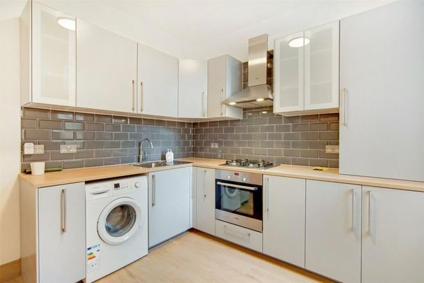 Room in a Shared House, East Road, E15 - Photo 1
