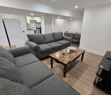 For Lease - 55 Queens Court Unit# Bsmt, East Gwillimbury, Ontario - Photo 2