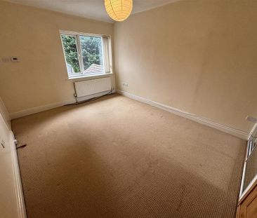 3 bedroom flat to rent - Photo 4