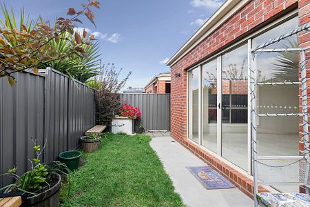 10 Colonial Way, - Photo 4