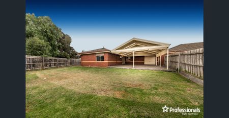 FAMILY HOME WITH DRIVE THROUGH ACCESS! - Photo 2