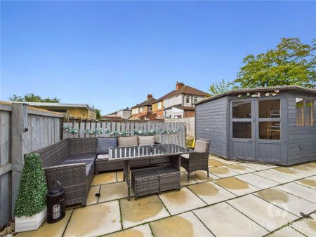 3 bedroom semi-detached house to rent - Photo 2