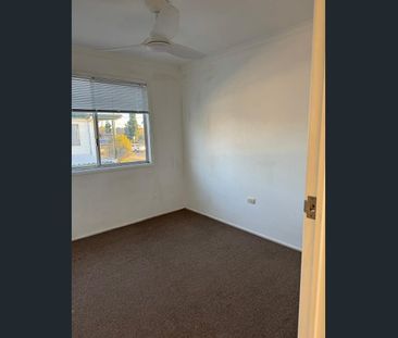 1/101 Ashmole Road, Redcliffe, Qld 4020 - Photo 4