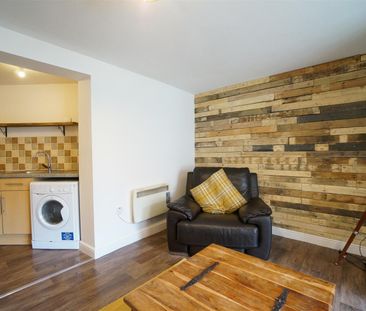 Flat 8, 15 High Street - Photo 1