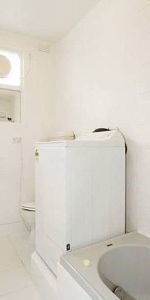 SPACIOUS TWO BEDROOM APARTMENT - Photo 4