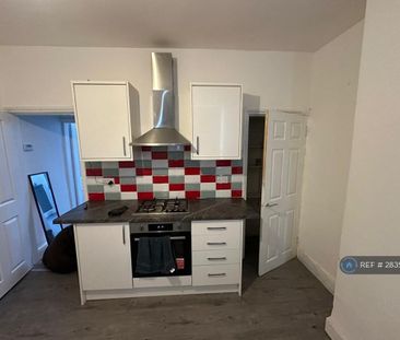 2 bedroom end of terrace house to rent - Photo 6