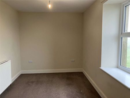 Well-presented three-bedroom semi-detached cottage offering a well-kept interior and peaceful rural surroundings. - Photo 2