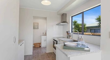 Three bedroom home in Clendon! - Photo 3