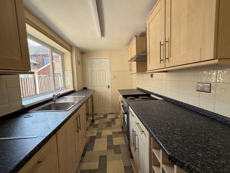 2 bedroom terraced house to rent - Photo 4