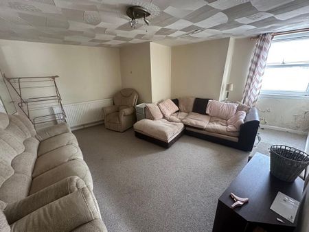 1 bedroom in a flat share to rent - Photo 5