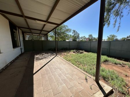 3 BEDROOM 1 BATHROOM DUPLEX IN SADADEEN CLOSE TO SCHOOLS AND CHILDCARE - Photo 3