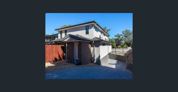 Spacious Two Bedroom Townhouse - Photo 1