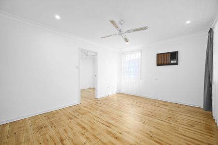 5 Harlow Avenue, Hebersham - Photo 4