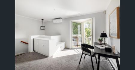 Stunning Two Bedroom Townhouse In Desirable Richmond Location - Photo 4