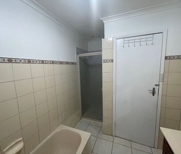 Spacious Six Bedroom Home! - Photo 4