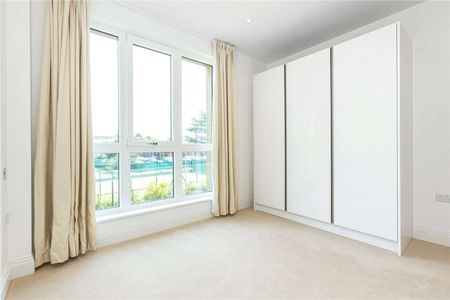 A luxury two bed apartment located on Teddington Riverside. - Photo 4